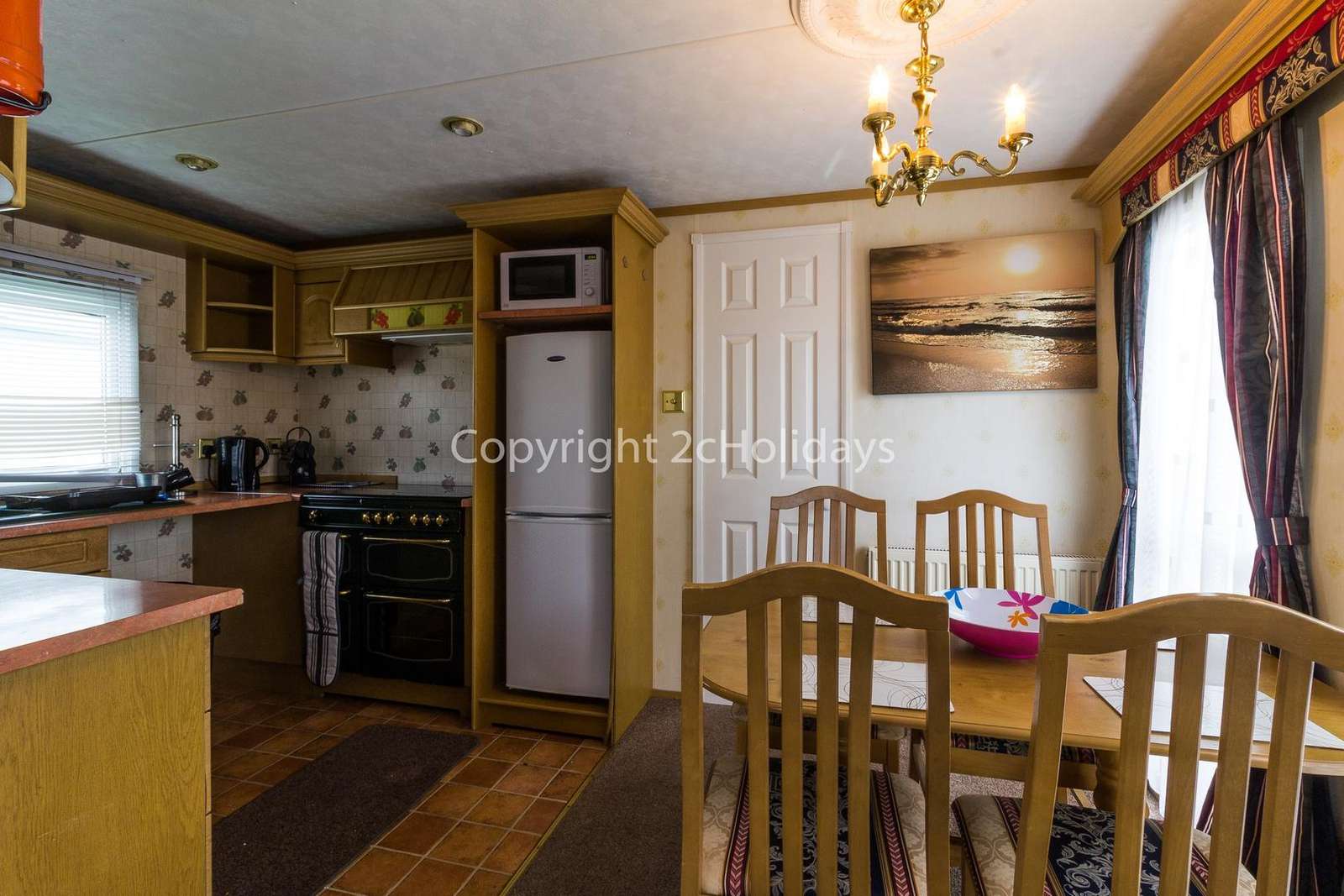 Open plan kitchen/dining area, ideal for families!