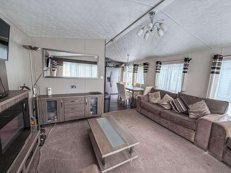 20017CV⭐ – Church View area, 3 bed, 8 berth caravan with decking. Opal rated. Preview 5