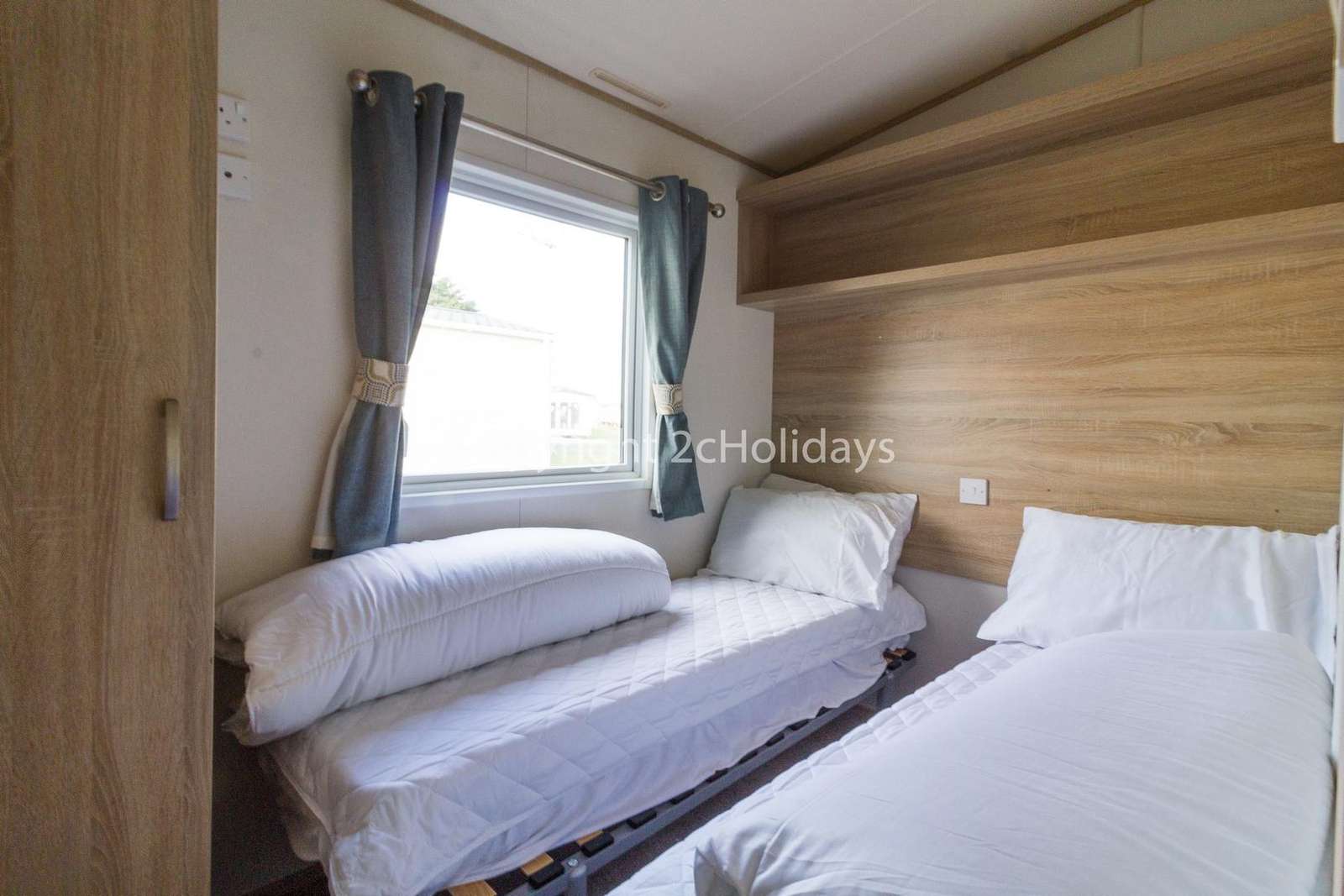 You can find plenty or storage in this twin bedroom!