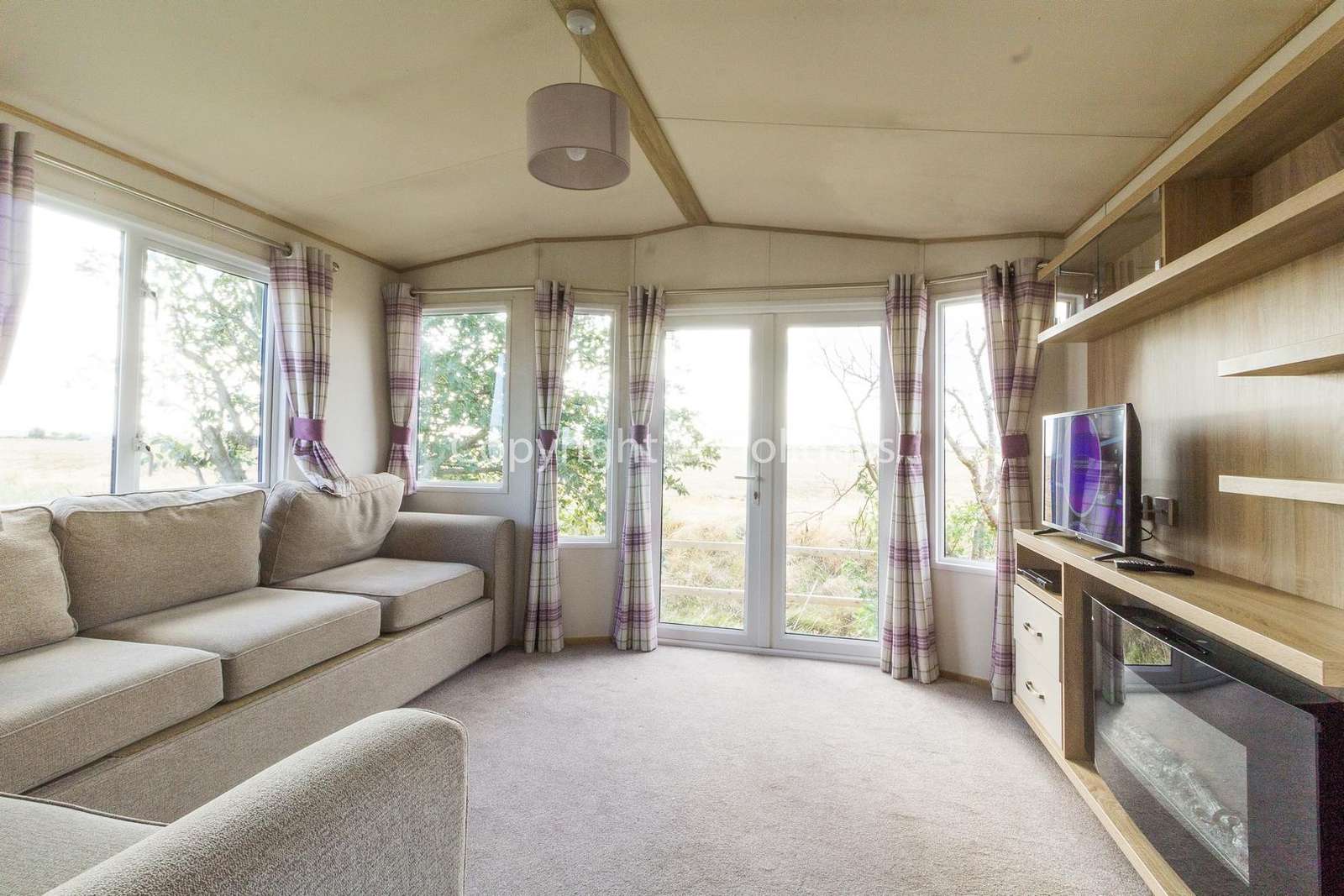 Spacious lounge, ideal for families!