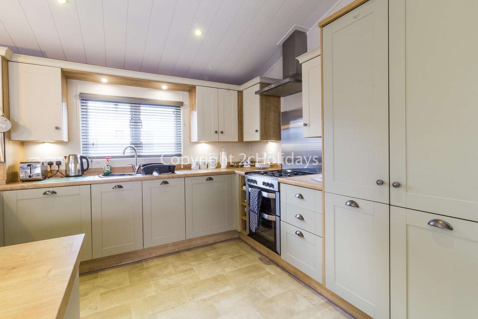 Fully equipped kitchen, perfect for self-catering holidays!