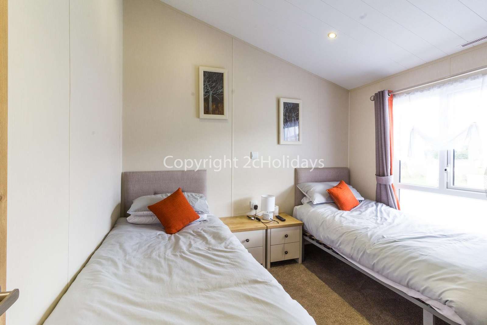 Twin bedroom with a TV!
