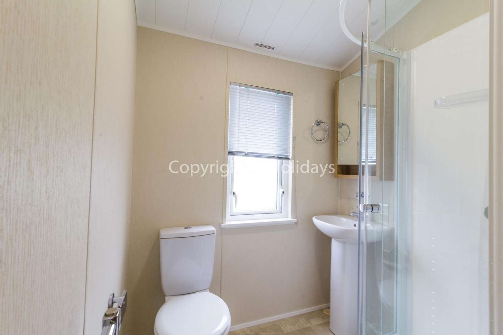 Modern en-suite!