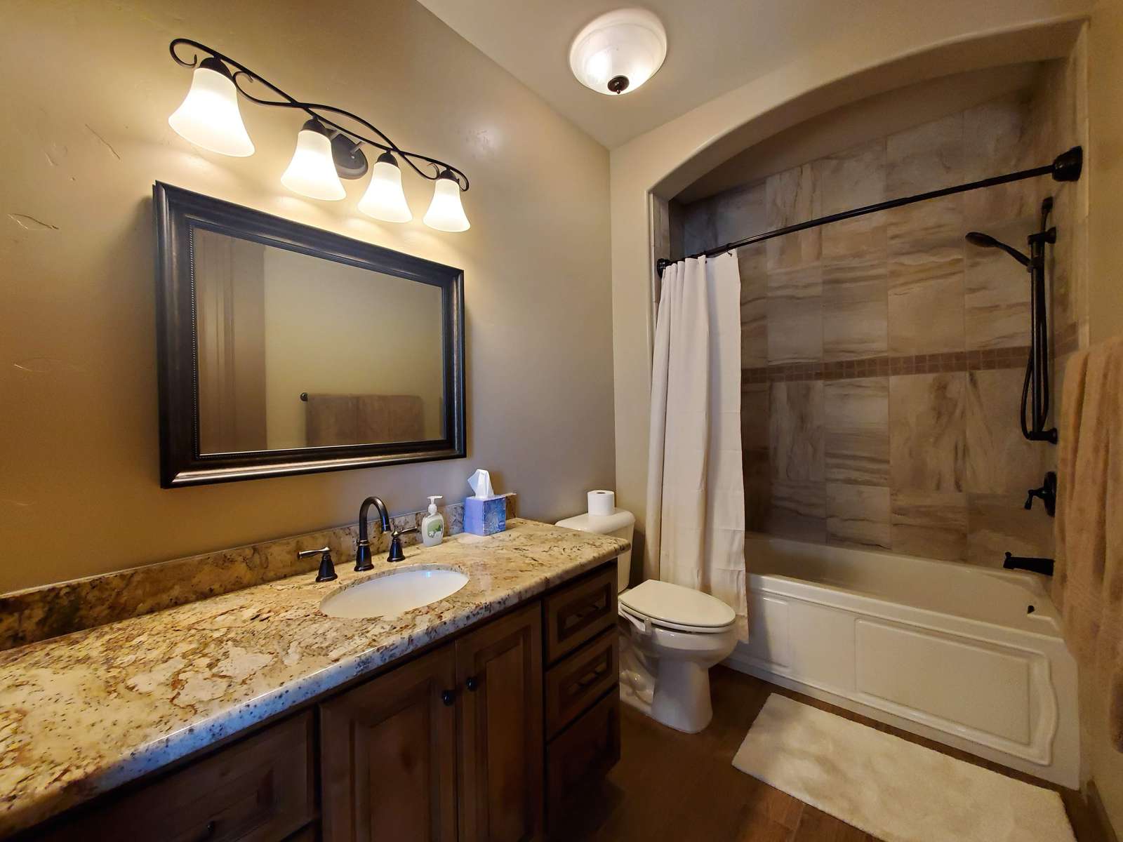 Guest Bedroom EnSuite Bath