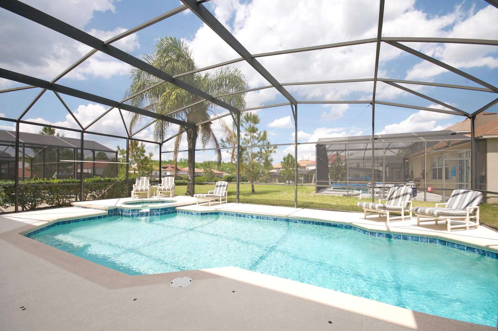 WB Executive 5 bed, games room, pool & spa Preview 0