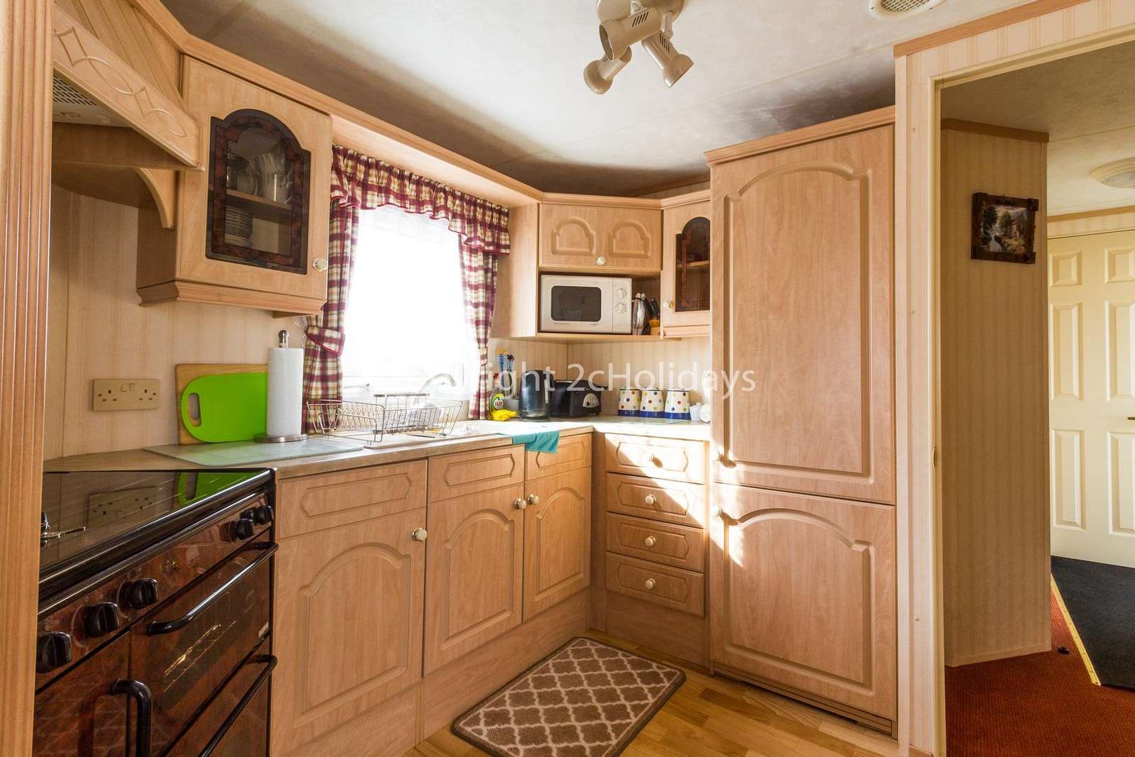 This kitchen includes a full size cooker!