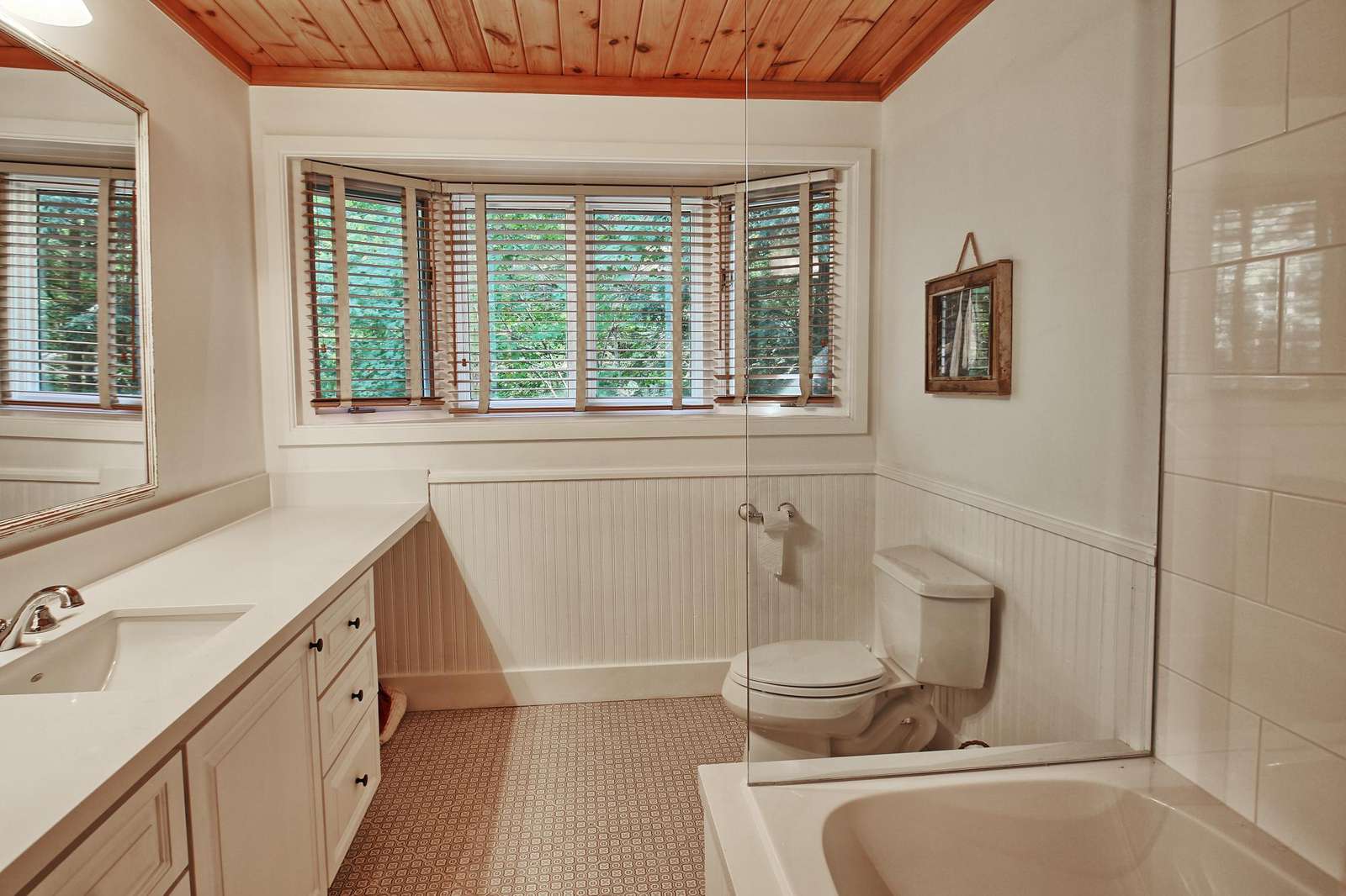 Full bath with bath/shower combo