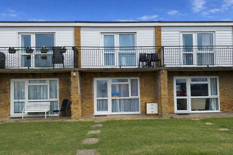 18117B⭐ – Bermuda, 3 bed, 8 berth chalet with free unlimited Wi-Fi. Diamond rated. Preview 0
