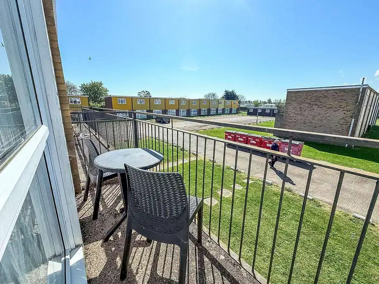 18117B⭐ – Bermuda, 3 bed, 8 berth chalet with free unlimited Wi-Fi. Diamond rated. Preview 1