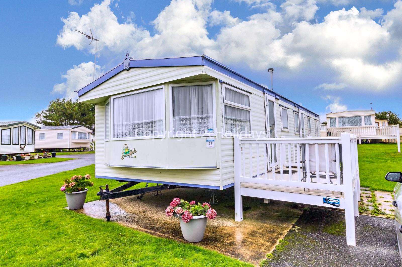 Great accommodation in an excellent location, only a short walk from the gorgeous beach!