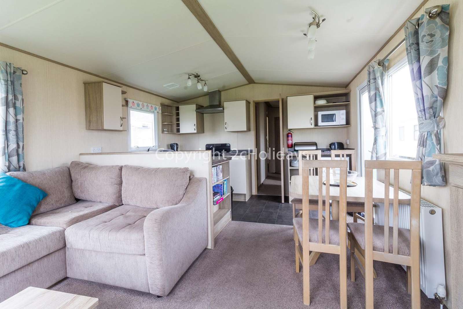 Spacious and open plan lounge, kitchen/dining area