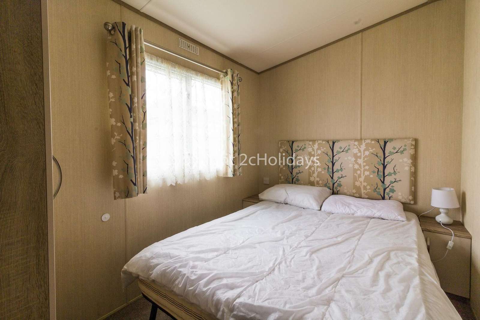 Great size master bedroom with plenty of storage
