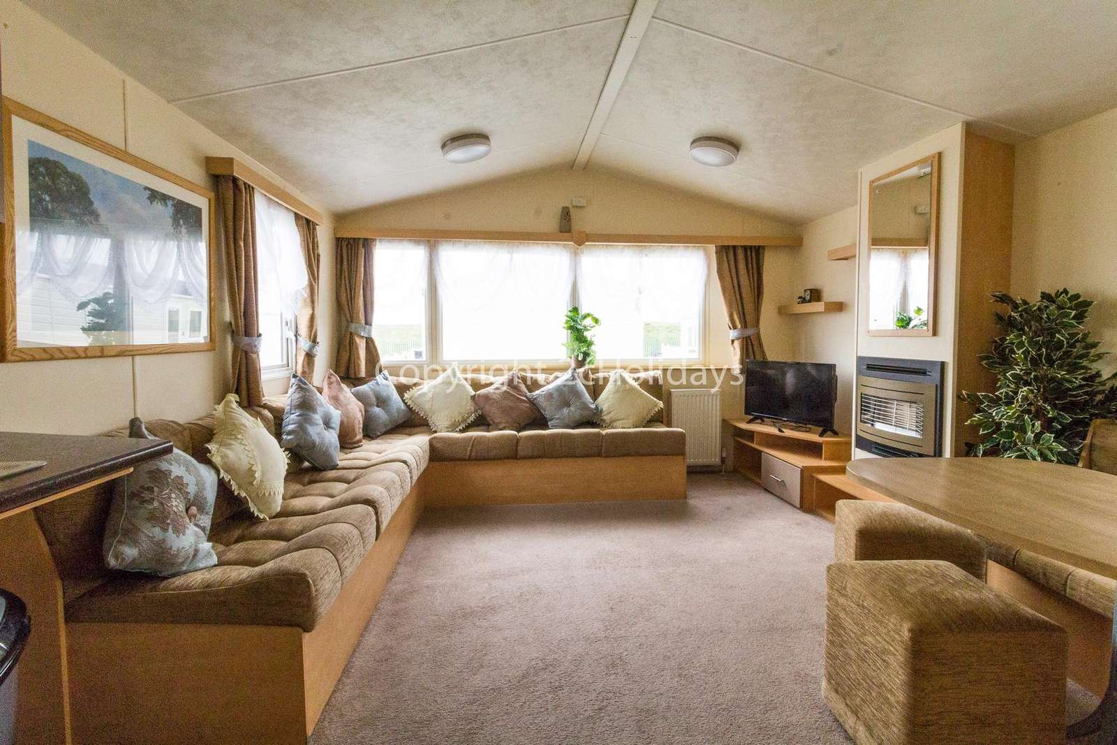 Spacious lounge, perfect for families!