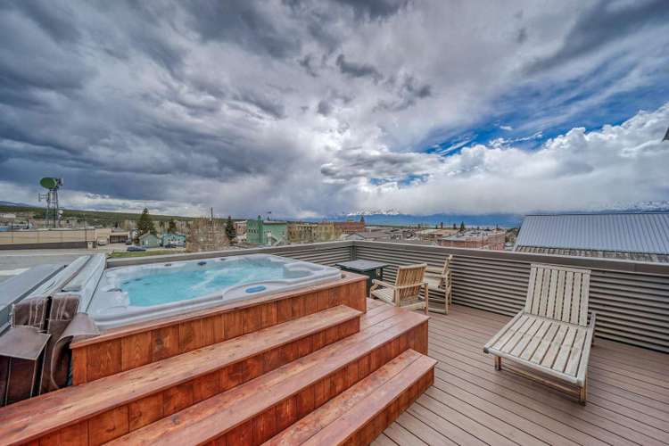 Lost City Lodge. Hot Tub! Downtown retreat with rooftop sauna and fire pit! Preview 0