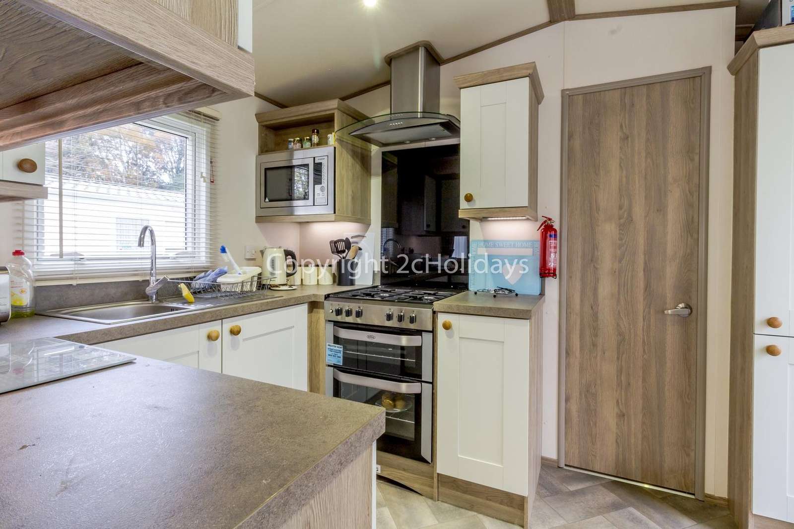 Fully equipped kitchen, perfect for self-catering holidays!