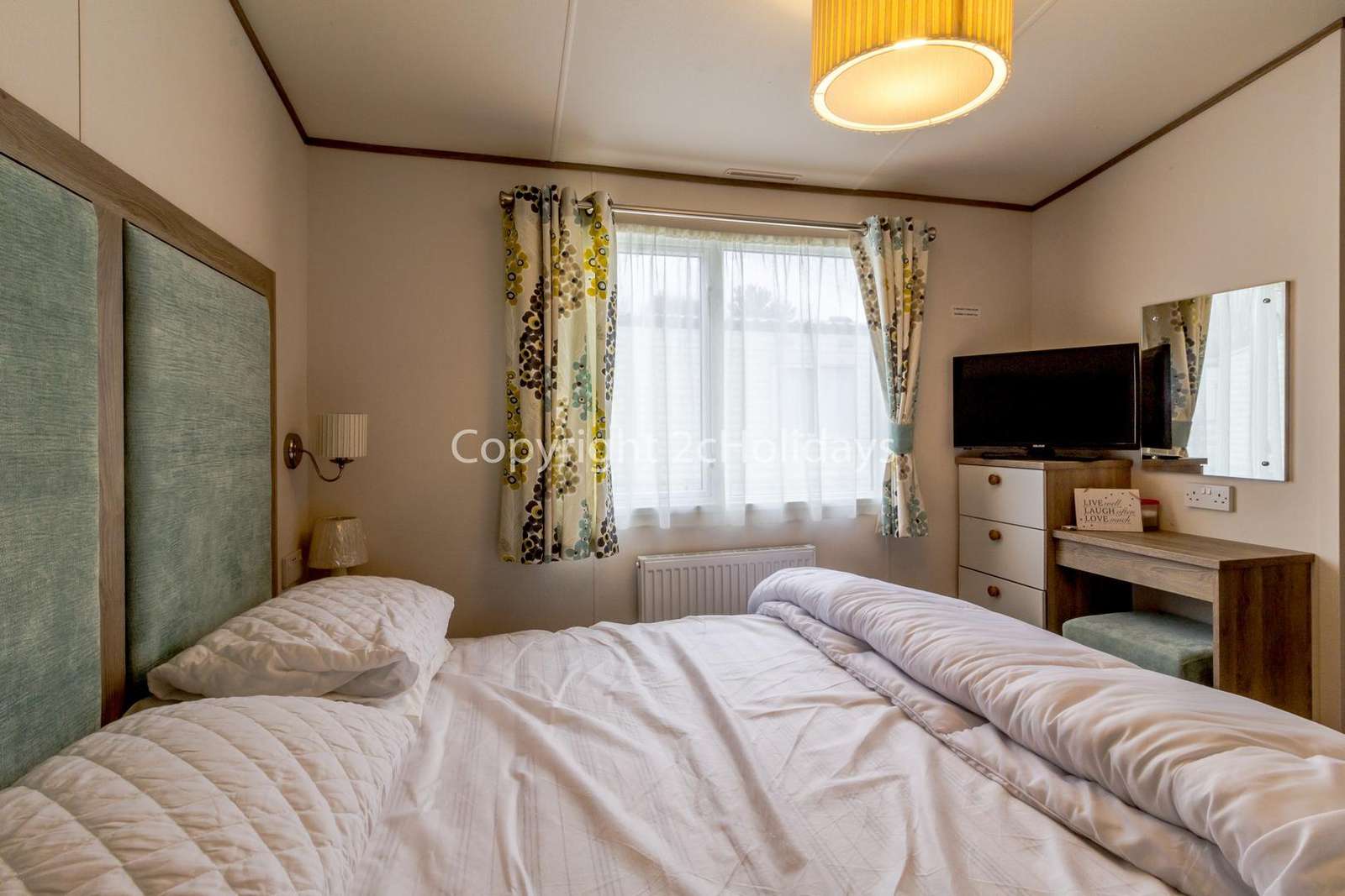 Great size master bedroom with an en-suite!
