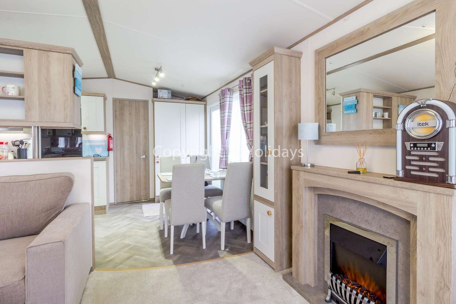 Open plan living/dining area, ideal for families
