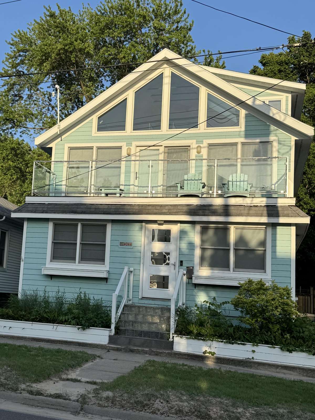 Beach House on Lions Park* Preview 0