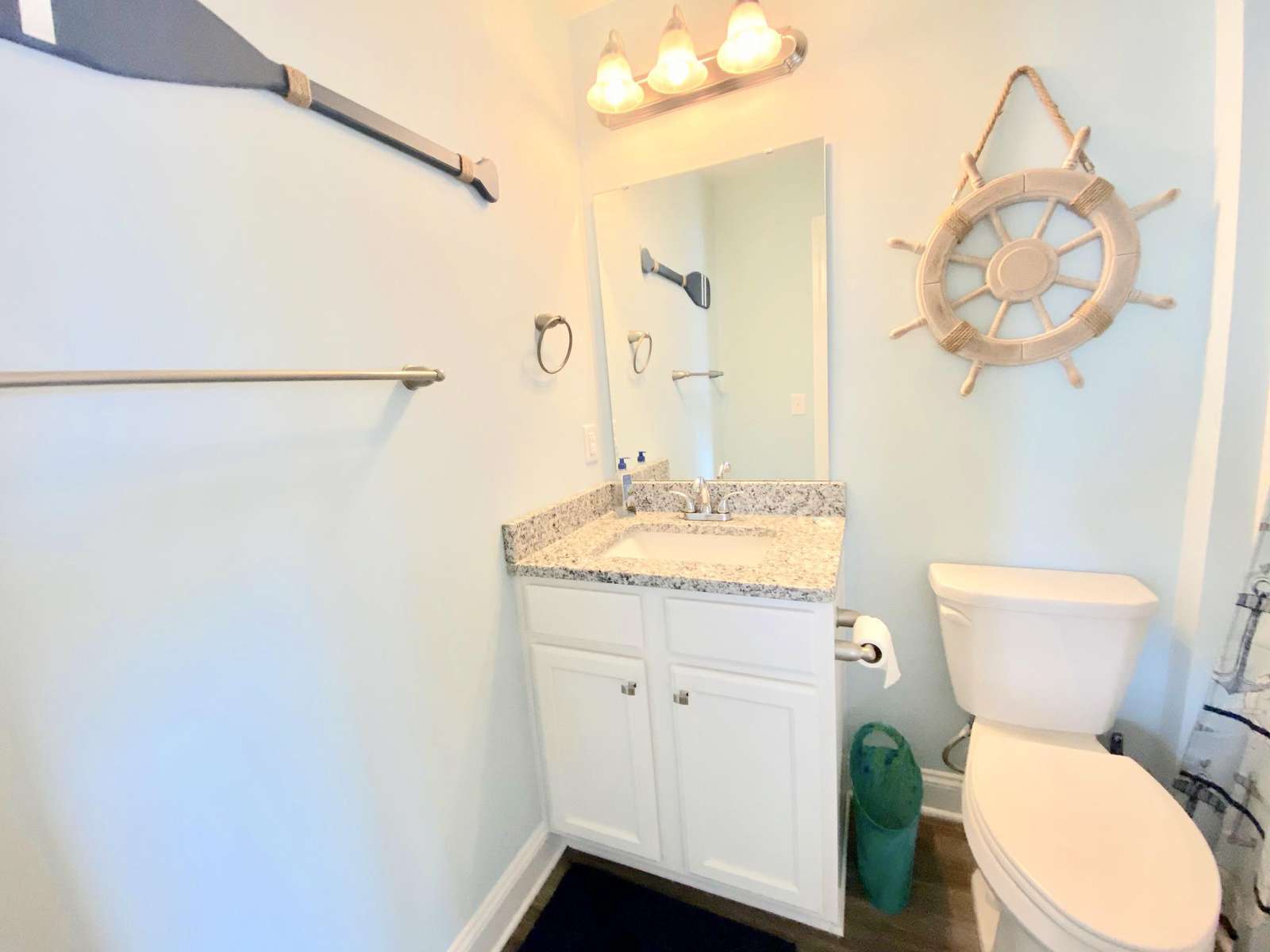 Guest bath, granite top