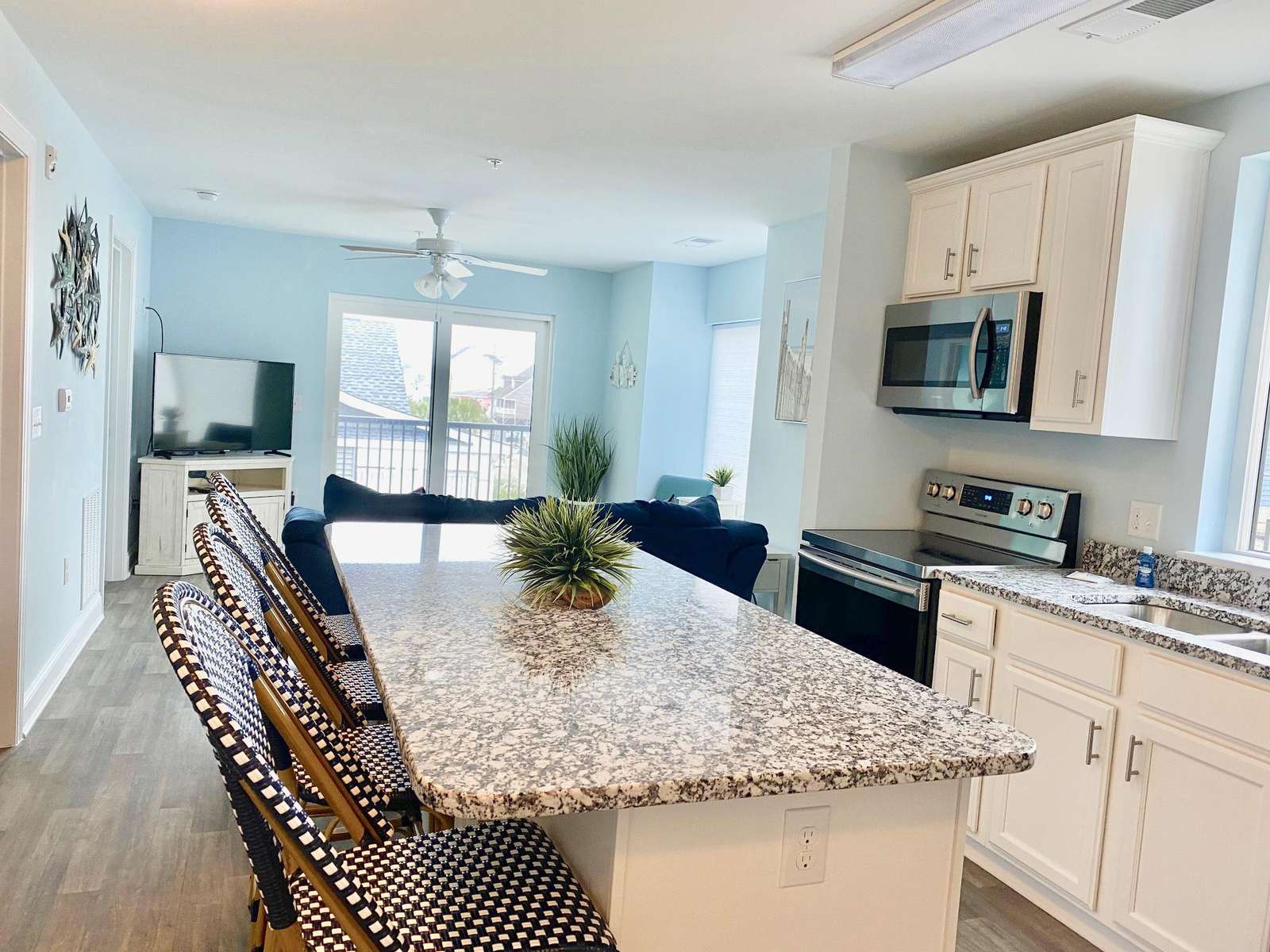 Gourmet kitchen, stainless appliances