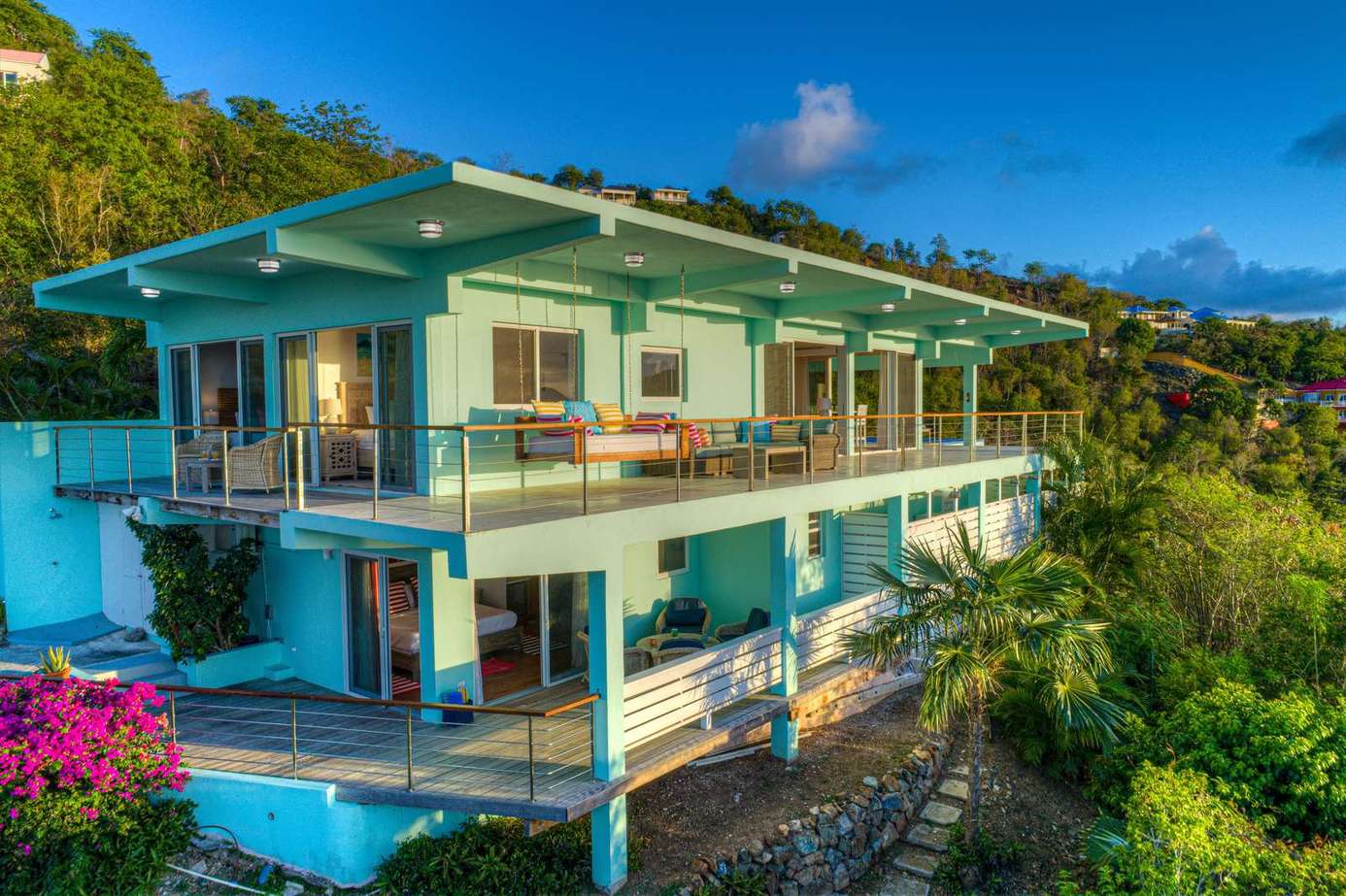 Spacious multi-level retreat with panoramic mountain views