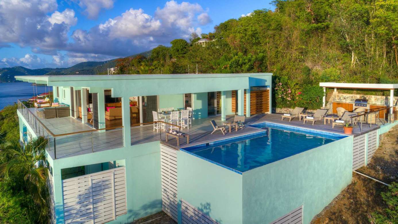 Stunning hillside villa with infinity pool and panoramic views