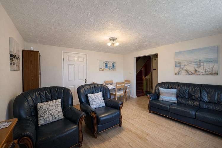 99006J⛱️ – Jasmines, 3 bed, 9 berth holiday cottage in Hemsby. Ruby rated. Preview 4