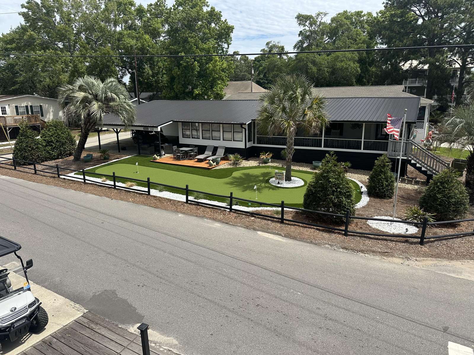 MH-122 Your own putting green - property