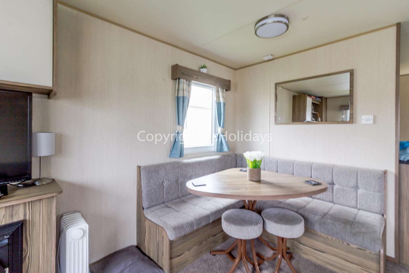 Great dining area, ideal for self-catering holidays!