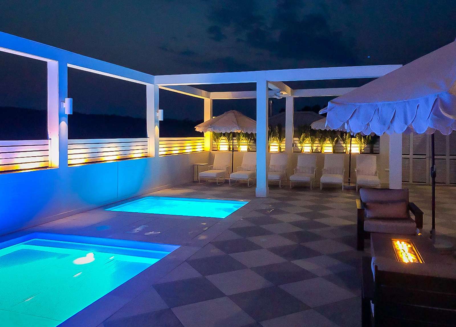 Deck & Pool Area