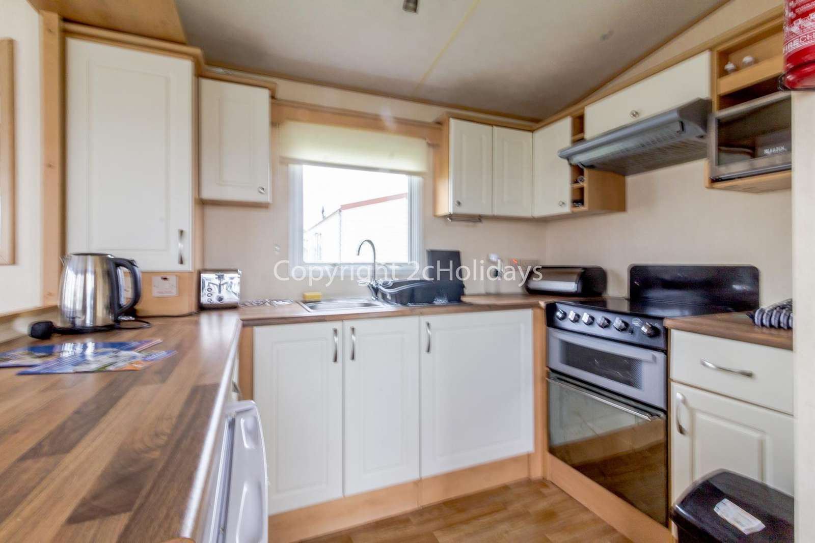 Fully equipped kitchen, perfect for self-catering holiday!