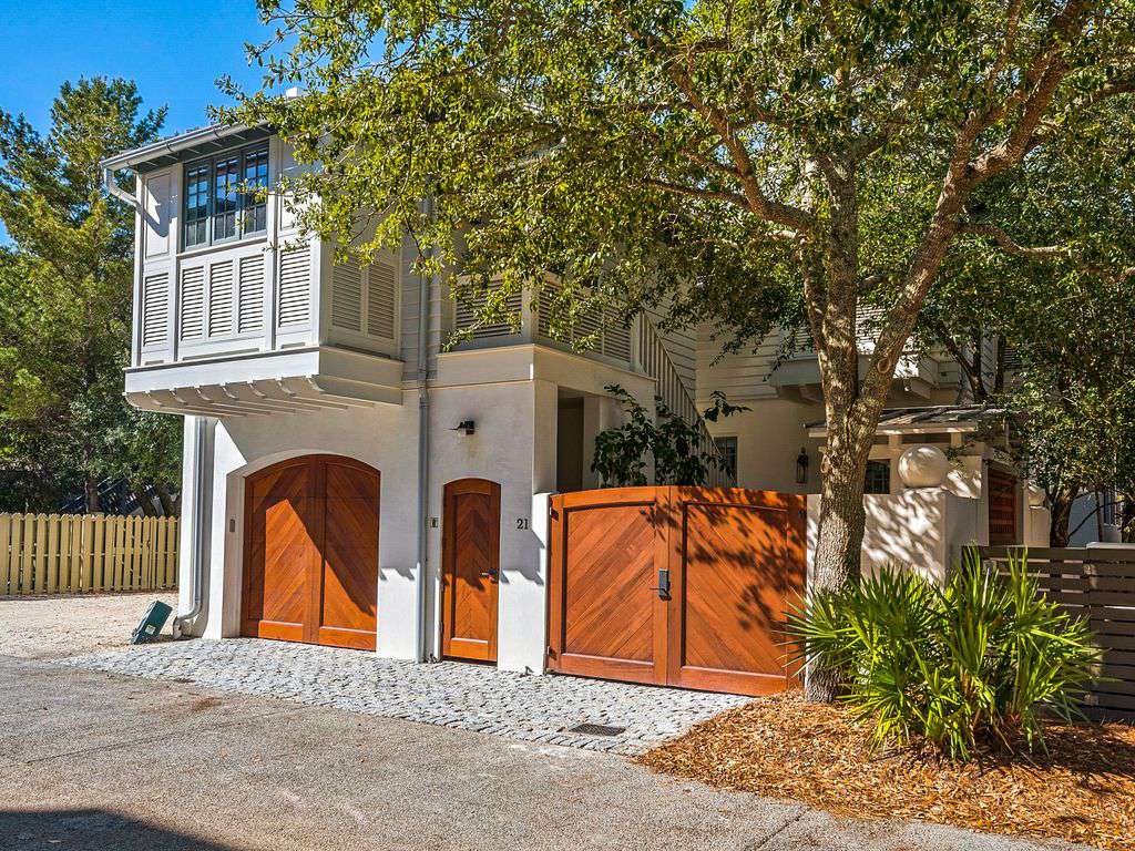 Entrance to home from Wiggle Lane - property