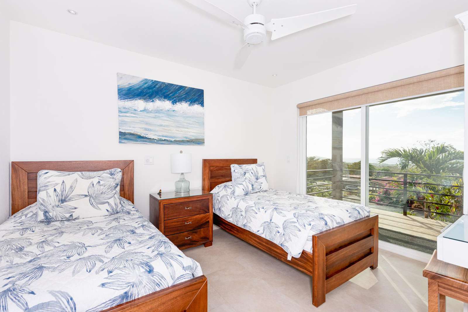 Second bedroom, two twin beds