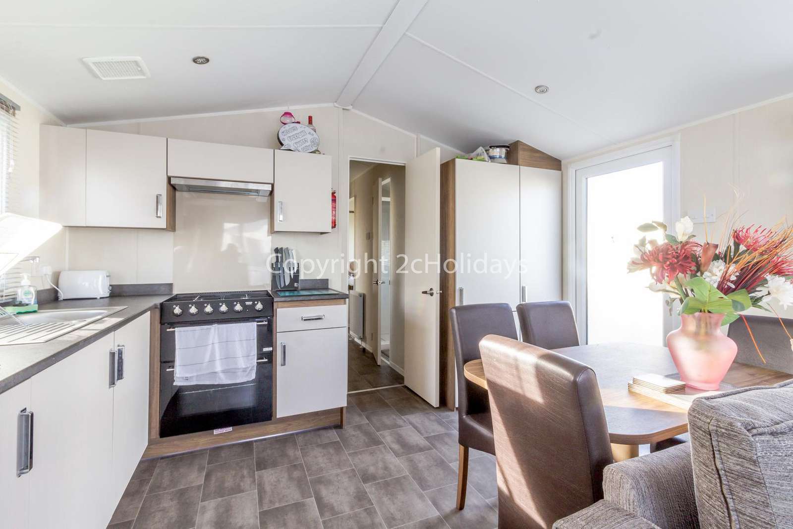 Spacious open plan kitchen/diner