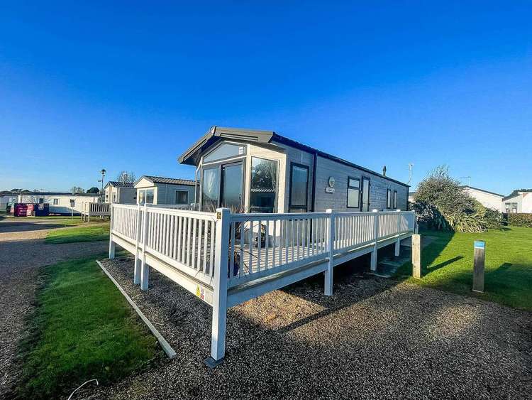 19006SD⛱️ – Sunset Drive area, 2 bed, 6 berth caravan with decking, D/G & C/H. Diamond rated. Preview 0