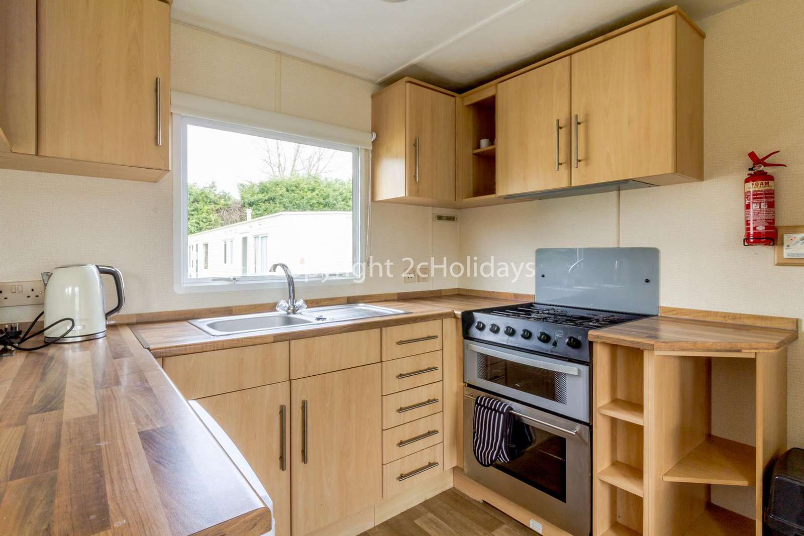 Modern, fully equipped kitchen!