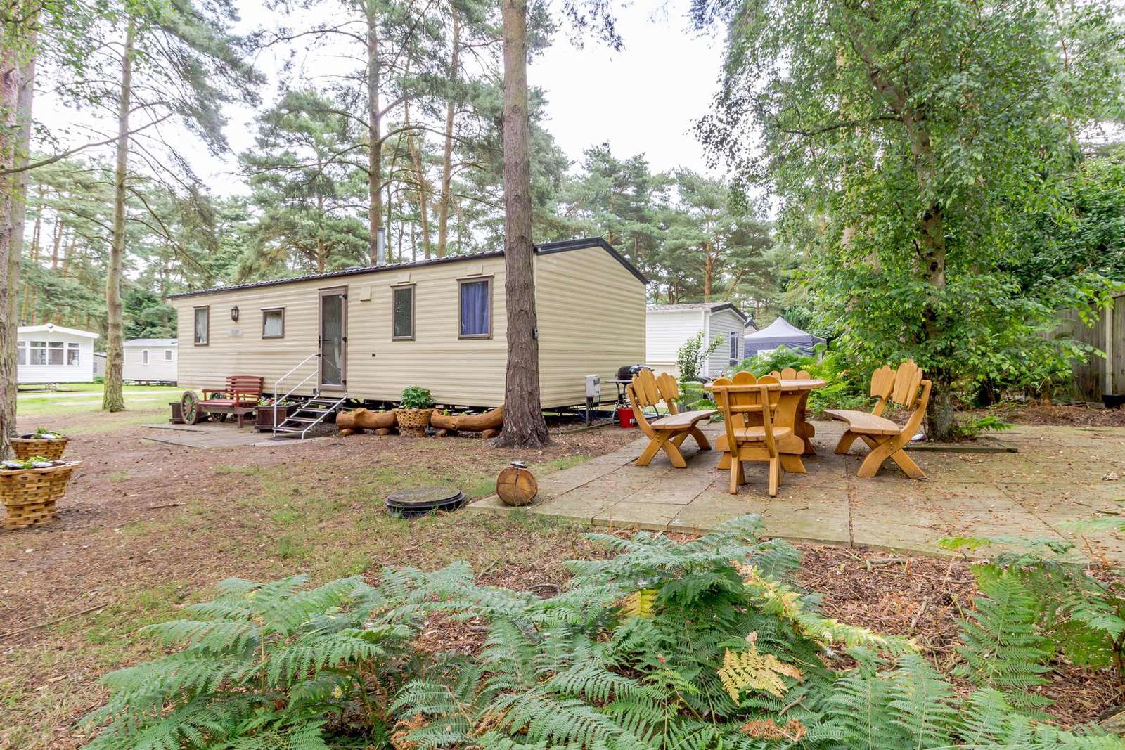 Relax in this woodland retreat!