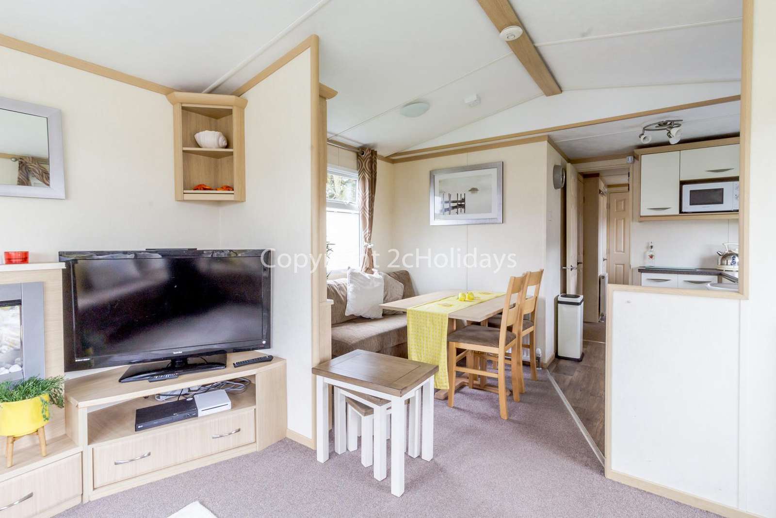 Spacious and open plan living/dining area, great for families!