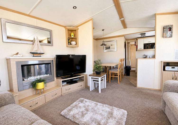 15007O⭐ – Oaklands area, 3 bed, 8 berth caravan with decking, D/G & C/H. Opal Rated. Preview 5