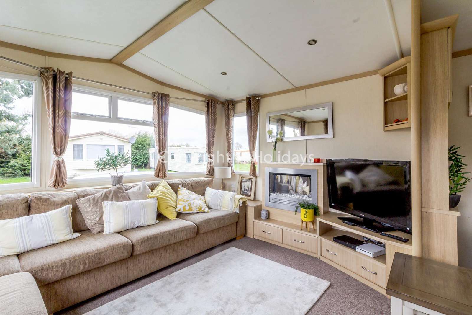 Great lounge with TV/blue ray DVD player, Freeview and Wii console make sure to bring your games!