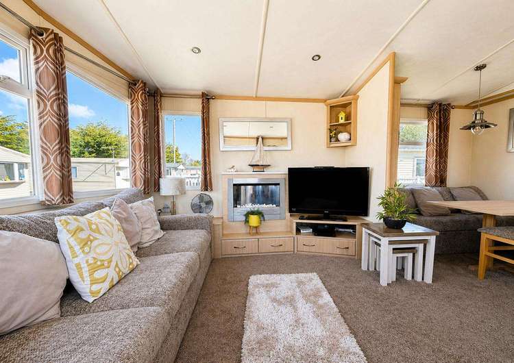 15007O⭐ – Oaklands area, 3 bed, 8 berth caravan with decking, D/G & C/H. Opal Rated. Preview 4
