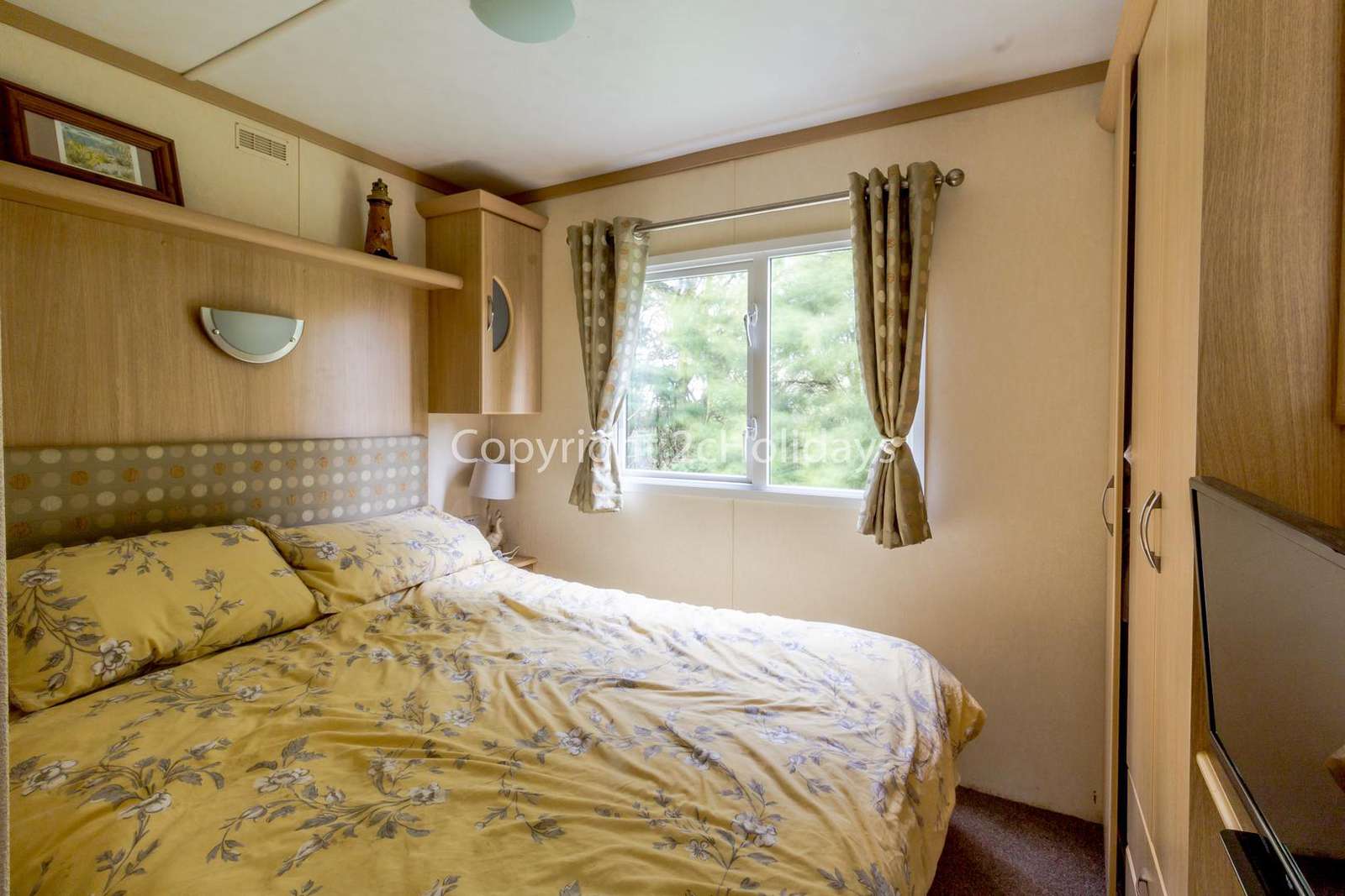 Great size master bedroom!