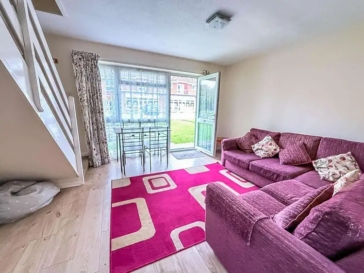 18201B⭐ – Bermuda, 3 bed, 6 berth chalet with D/G & electric heaters. Ruby rated. Preview 4