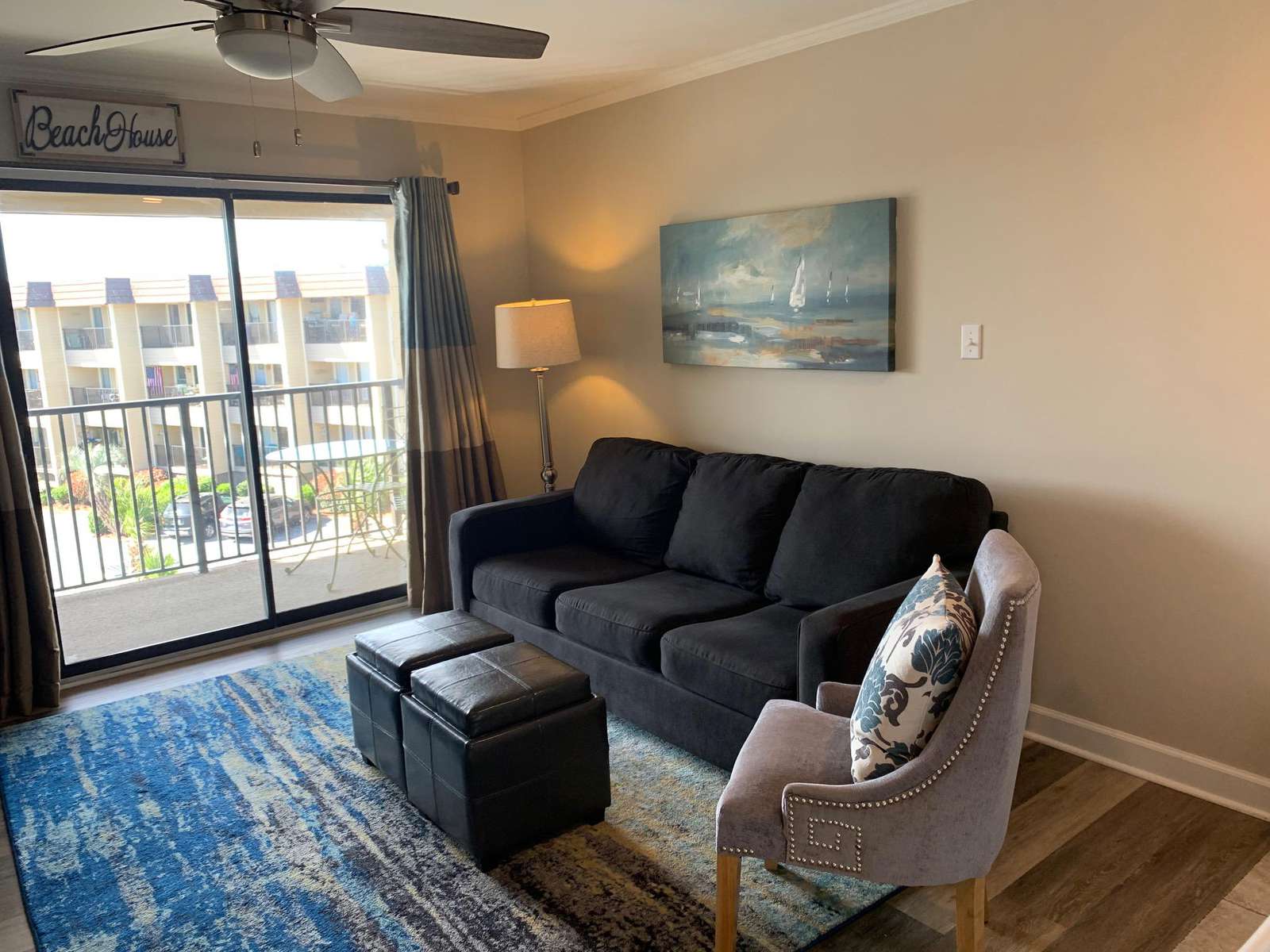 Living Room with pull out sofa