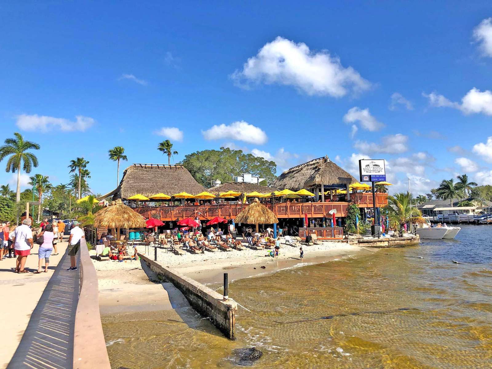 CapeCoralsusan.com - Yacht Club Beach