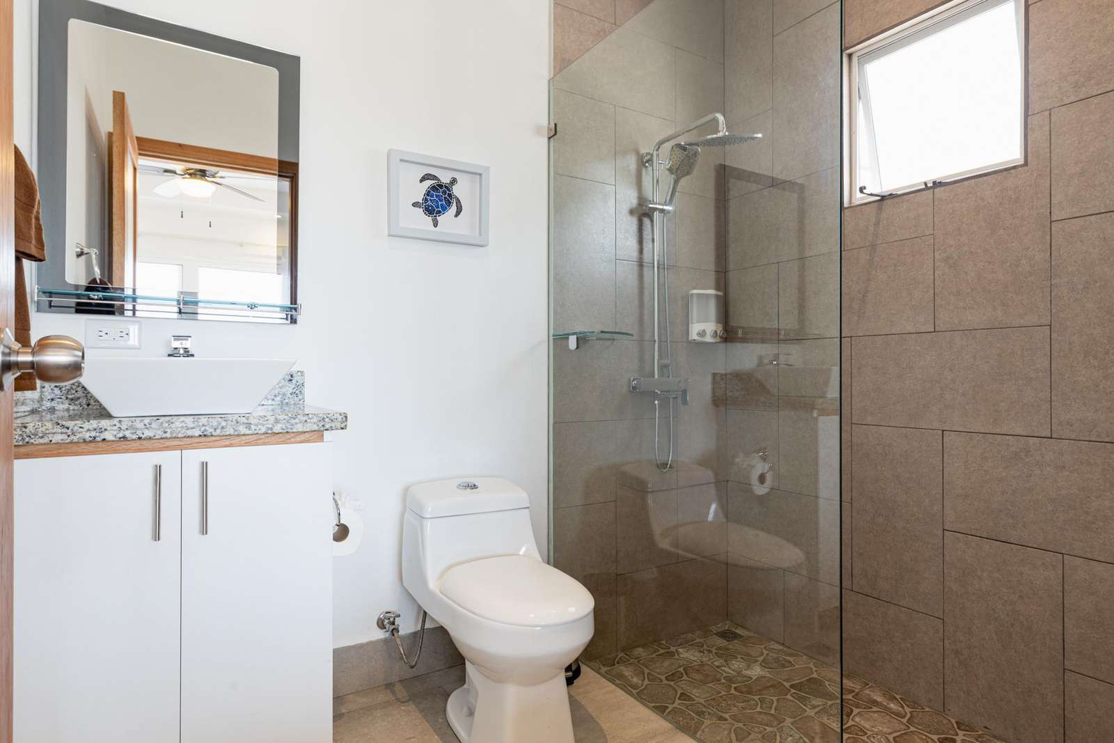 master bedroom bathroom