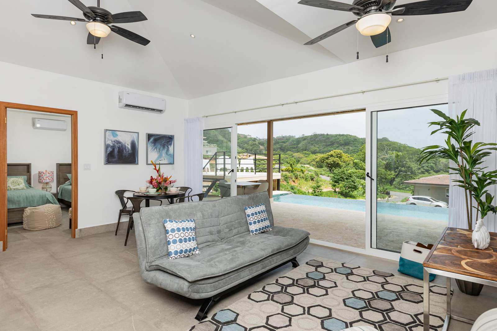 living area, dining area
