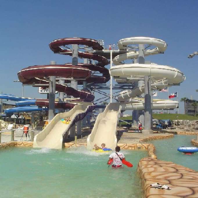 Hurricane Harbor (3 minutes from Condo)