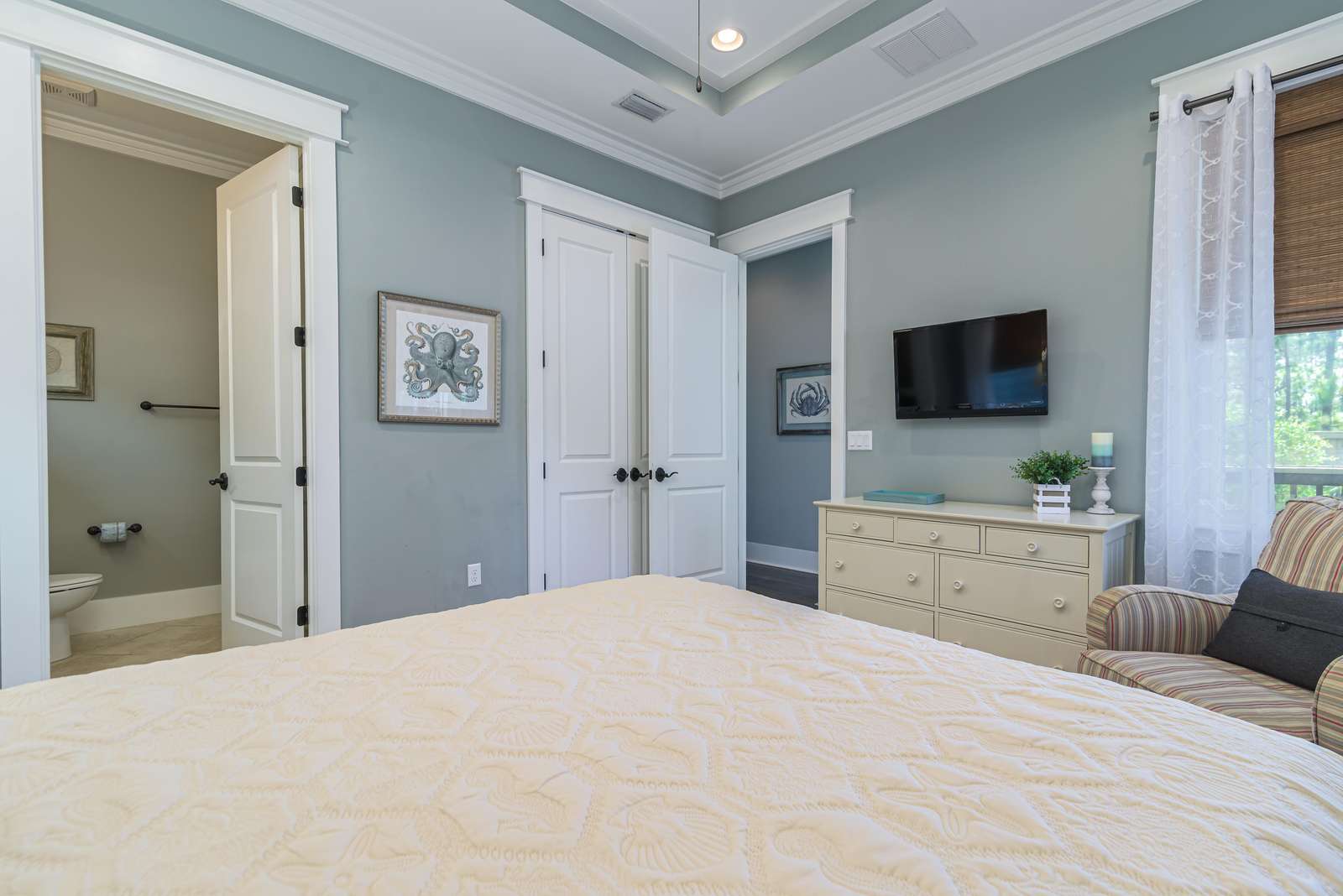 1st floor queen, private bath