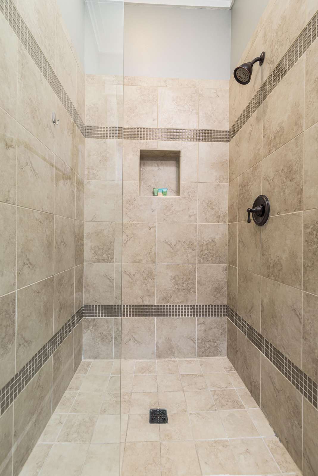 shower 1st floor queen